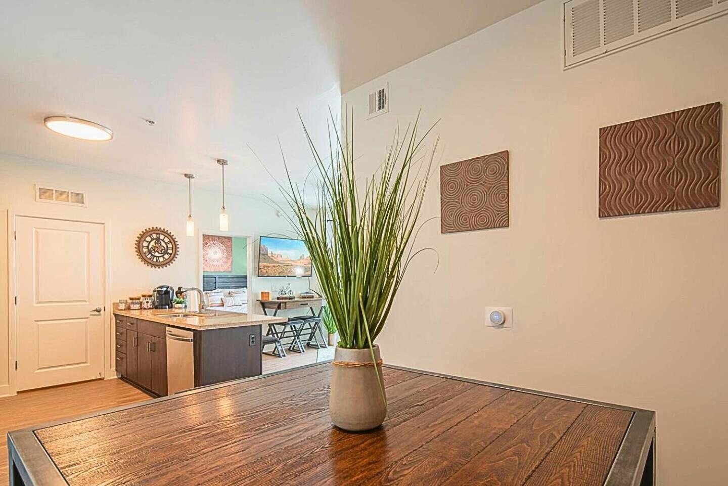 Shopping & Dining 1 Mile - 24 Hour Pool With Parking - 4036 Phoenix