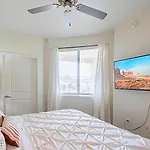 Shopping & Dining 1 Mile - 24 Hour Pool With Parking - 4036