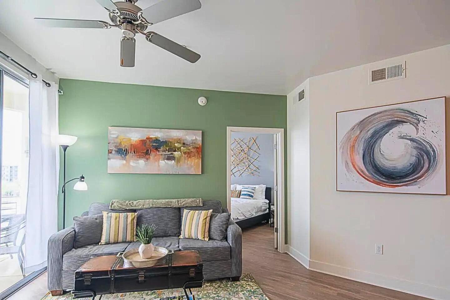 Shopping & Dining 1 Mile - 24 Hour Pool With Parking - 4036 Holiday home Phoenix