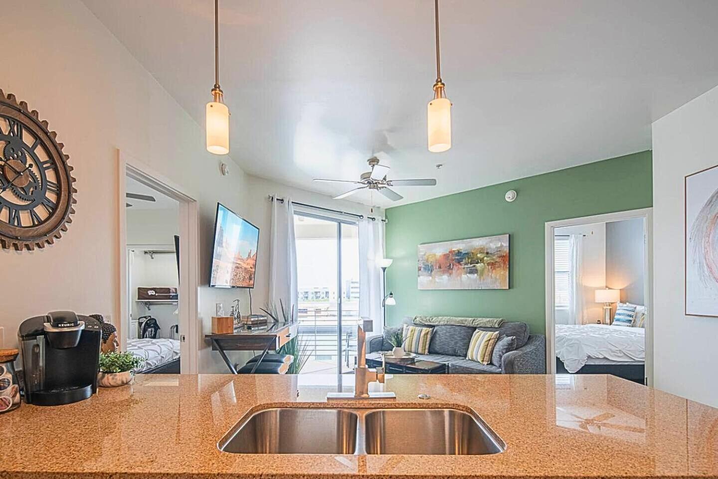 Shopping & Dining 1 Mile - 24 Hour Pool With Parking - 4036 Phoenix