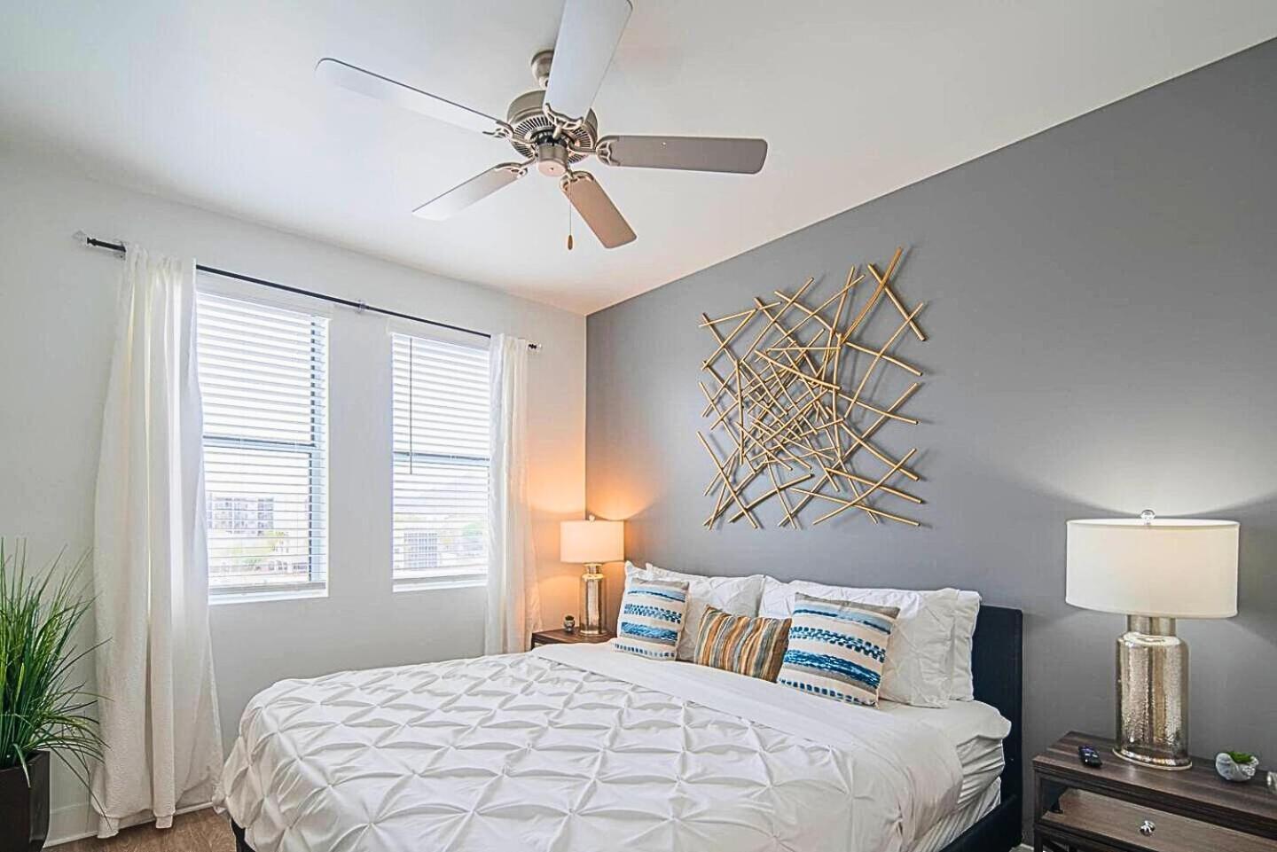 Shopping & Dining 1 Mile - 24 Hour Pool With Parking - 4036