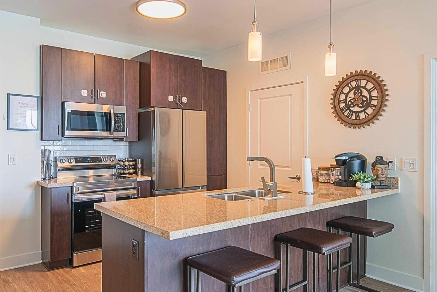 Shopping & Dining 1 Mile - 24 Hour Pool With Parking - 4036 * Phoenix