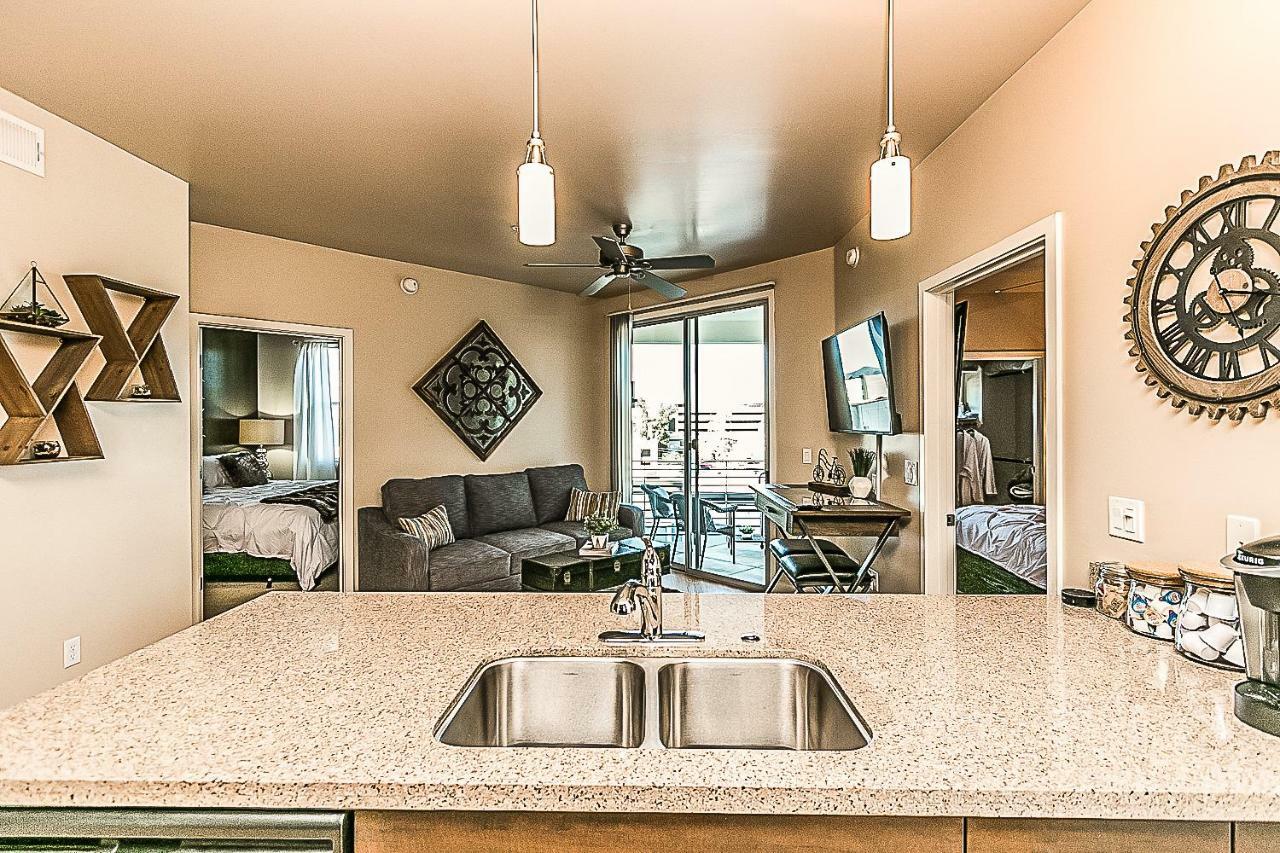 Shopping & Dining 1 Mile - 24 Hour Pool With Parking - 4036 * Phoenix