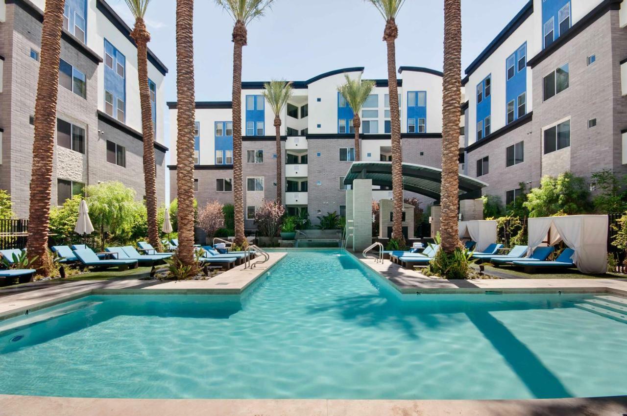 Shopping & Dining 1 Mile - 24 Hour Pool With Parking - 4036 Phoenix