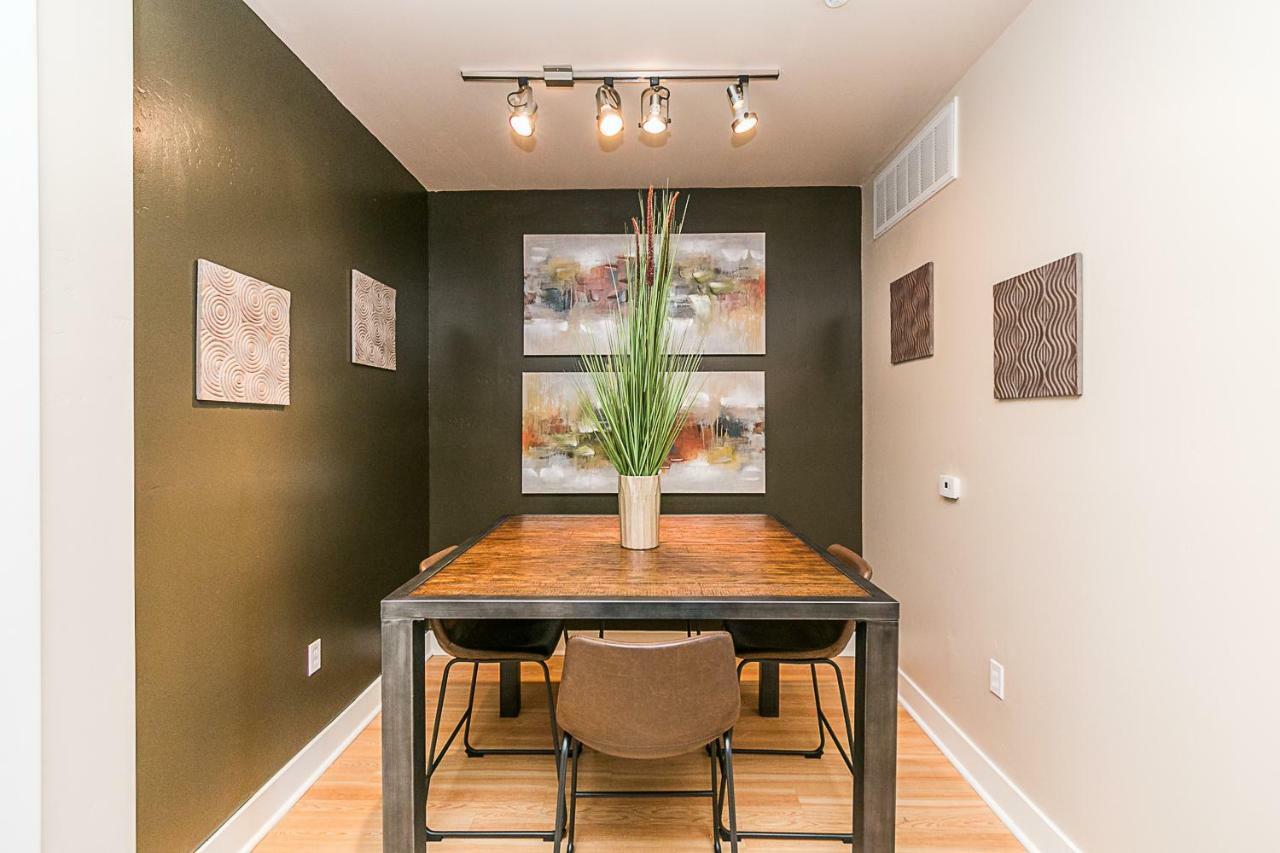 Holiday home Shopping & Dining 1 Mile - 24 Hour Pool With Parking - 4036 Phoenix